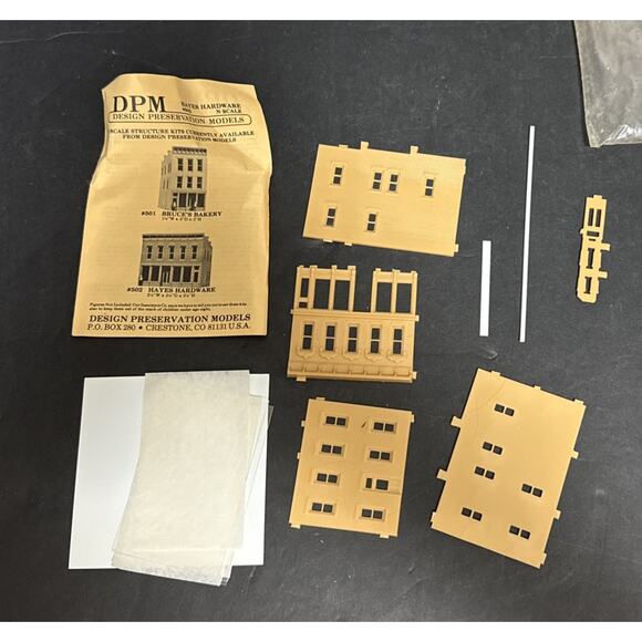 DPM Hayes Hardware #502 N Scale Design Preservation Models Train Building Decor - Picture 3 of 3